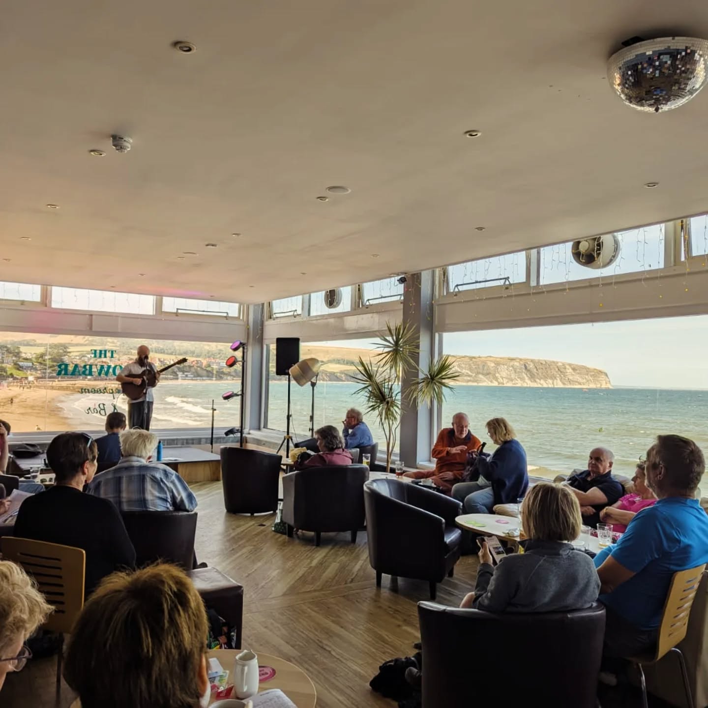 Here's a snap from yesterday's gig at @mowlemtheatre showbar for Swanage Folk Festival Fringe. What a room with a view!

#swanagefolkfestival 
#mowlemtheatre